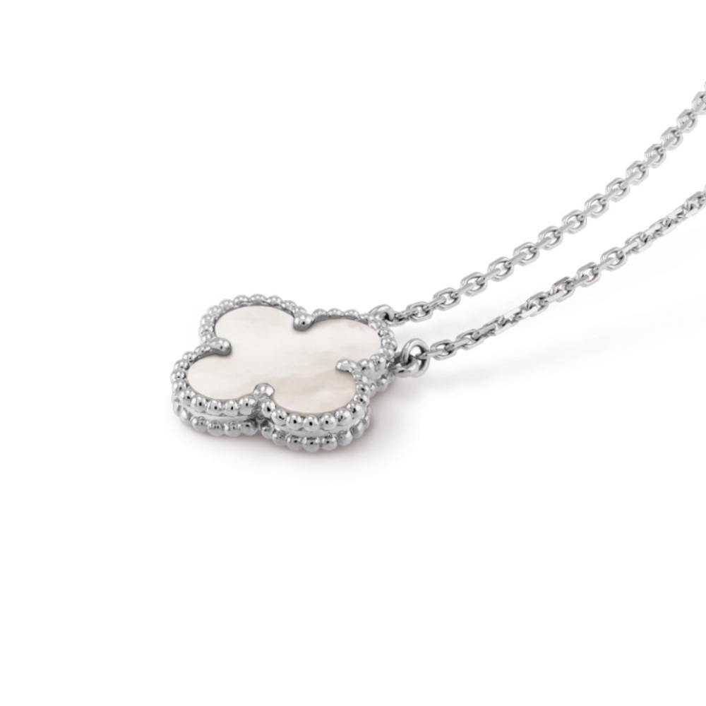 Van Cleef & Arpels Single Motif Vintage Alhambra Necklace 🤍 - Picture 13 of 14